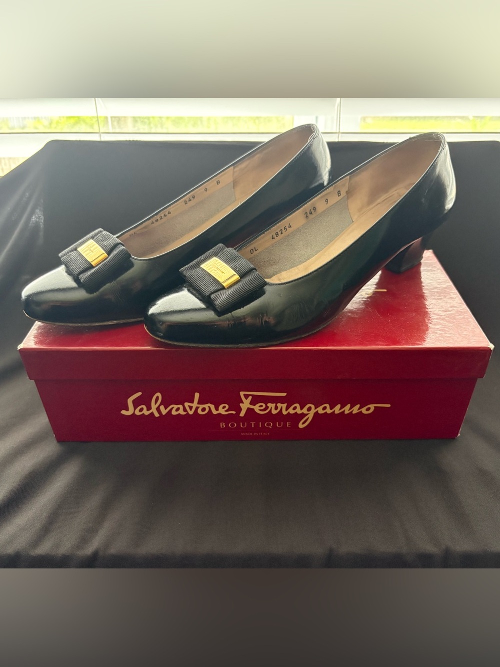 Vintage Salvatore Ferragamo Black Patent Vara Bow Block Heel Pumps